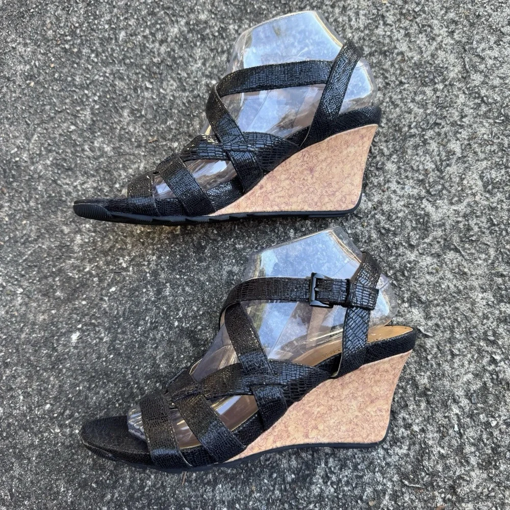Kenneth Cole Reaction Womens 8‎ M Cedar Pine Black Patent Wedge Sandal *Peeling*